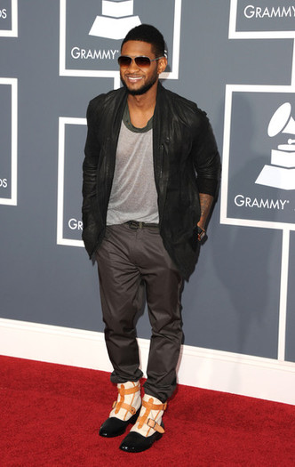 Usher+53rd+Annual+GRAMMY+Awards+Arrivals+AvIIQ2PF0_yl - usher