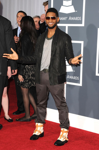 Usher+53rd+Annual+GRAMMY+Awards+Arrivals+EjTXPYktdLJl