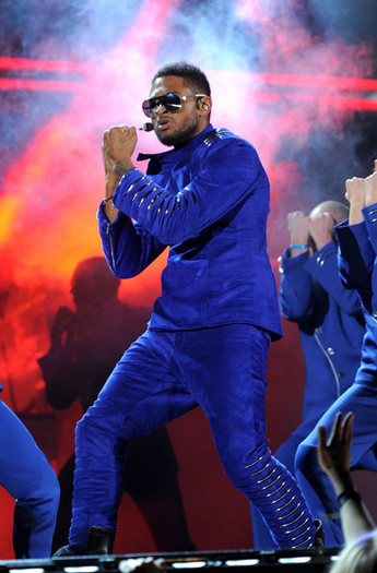 Usher+53rd+Annual+GRAMMY+Awards+Roaming+Inside+9pivaoi18e0l - usher