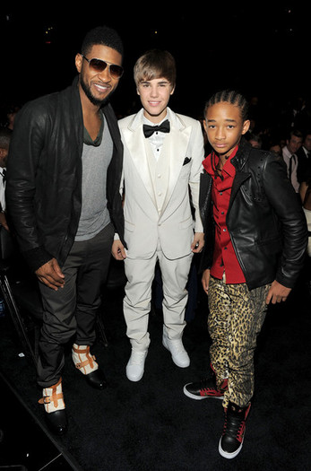 Usher+53rd+Annual+GRAMMY+Awards+Roaming+Inside+hY12EBSIBwil - usher