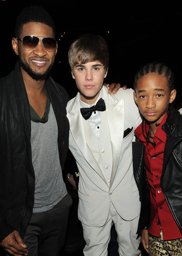 Usher+53rd+Annual+GRAMMY+Awards+Roaming+Inside+iljwS6yZ4H-l - usher