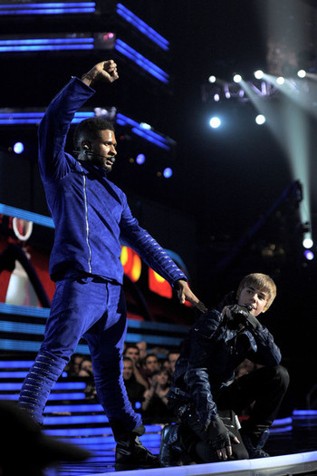 Usher+53rd+Annual+GRAMMY+Awards+Roaming+Inside+QRfNUX0aAOdl - usher