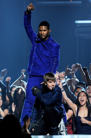 Usher+53rd+Annual+GRAMMY+Awards+Show+bfIb-SUjaQGl - usher