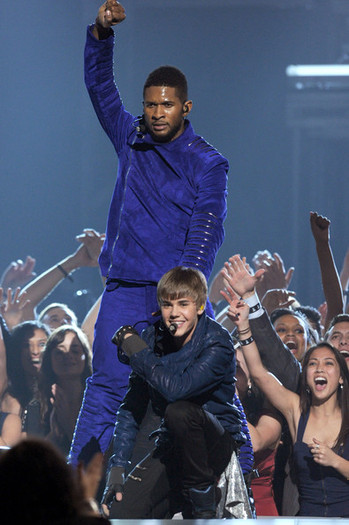 Usher+53rd+Annual+GRAMMY+Awards+Show+wfwBfzBPEWWl