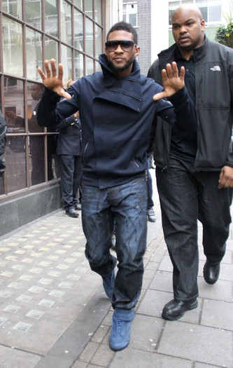 Usher+Usher+at+BBC+Radio+One+9LOcsT_--YNl - usher