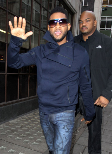 Usher+Usher+at+BBC+Radio+One+xJRSOuAkSw9l - usher