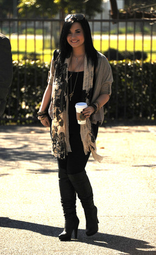 Demi+Lovato+Demi+Lovato+Sighting+2vZe4eqG3_Yl - demi lovato