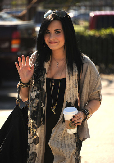 Demi+Lovato+Demi+Lovato+Sighting+ZM-OAUoU5JPl - demi lovato