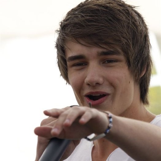 47739_147785938586519_147784398586673_276041_3067886_n - Liam Payne