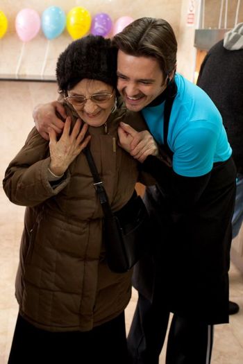 mihai-petre-va-gati-o-zi-intreaga-shaorme-delicioase