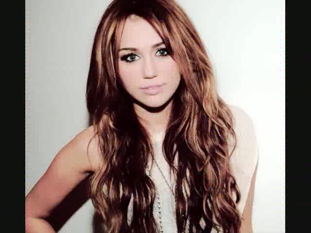 miley cyrus isn&#39;t your robot. 075