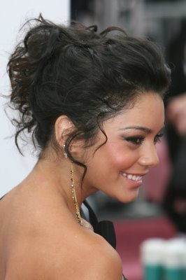 vanessa-hudgens-prom-updo-hair
