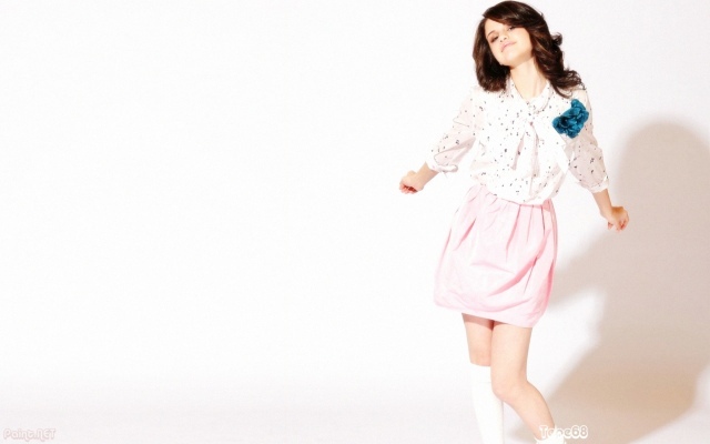 selena-gomez-001 - selena gomez