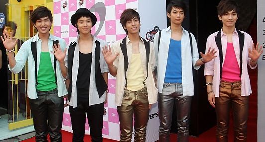 Boy_Band_SHINee_Fits_Formula_for_Success_-20080919112548 - SHINee