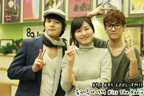 minkey-sukira-kiss-the-radio-shinee-19596714-500-333