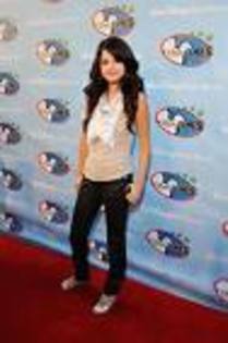 imagesCAXZTZ5I - selena gomez style