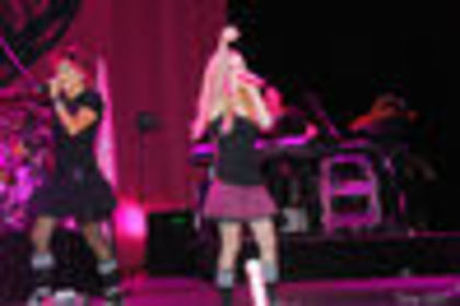 thumb_Avril_Lavigne_-_Hong_Kong_-_103