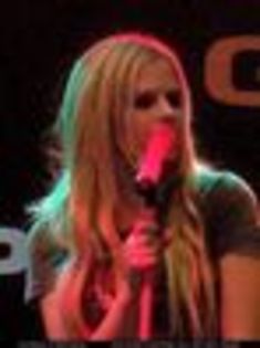 thumb_Avril_Lavigne_-_Berlin_Acoustic_Set_Autograph_Signing_-_001