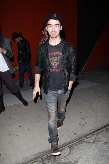 Joe-Jonas-2011-the-jonas-brothers-19420688-600-900