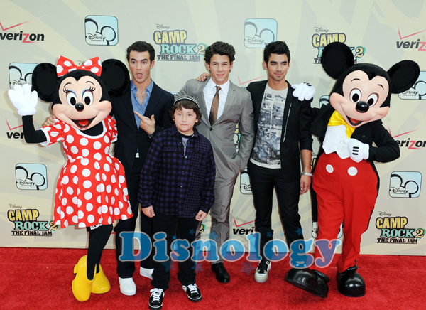 Jonas-Brothers-Camp-Rock-2-Movie-Premiere