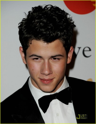 Nick-Jonas-Grammy-2011-the-jonas-brothers-19270181-949-1222 - Jonas