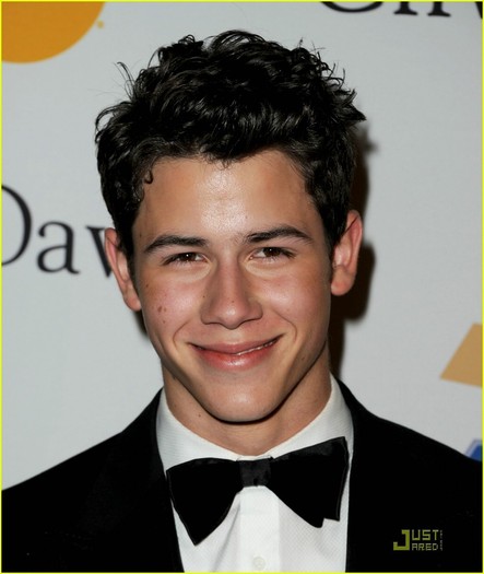 Nick-Jonas-Grammy-2011-the-jonas-brothers-19270222-1032-1222 - Jonas