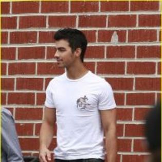 phpVIucAY_c1AM - Jonas