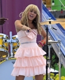 31608348_UGRRKJKST - Super club Miley