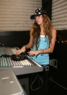 31628028_XYYMVPJTM - Super club Miley