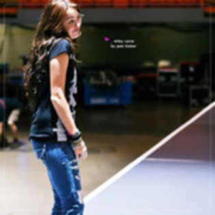 31944311_OIUFCASIY - Super club Miley