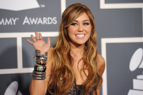 Miley - Atentie Miley premiere Grammy 2011