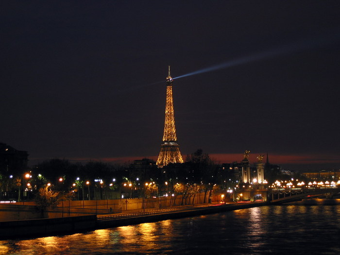 Tour_Eiffel_nuit_Concorde - IMAGINII FRUMOASE DIN FRANTA