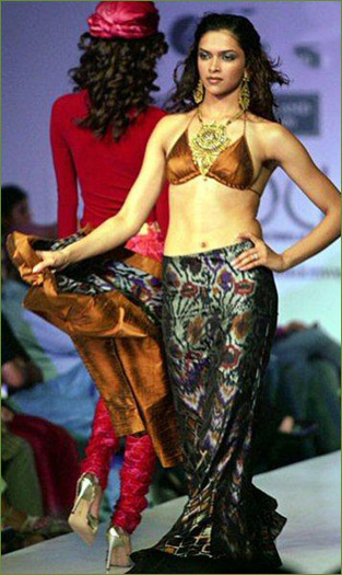 deepika-fashion-show-3[1] - Deepika poze