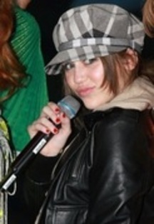 MC 3 - Miley Cyrus