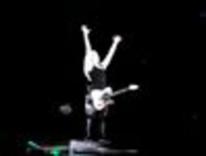 thumb_Avril_Lavigne_-_Toronto_TBDT_-_004