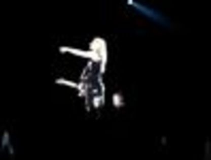 thumb_Avril_Lavigne_-_Toronto_TBDT_-_010 - Abbey - Dawn -  alte -  poze