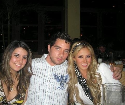 1244698415263_f - Anahi con sus amigos