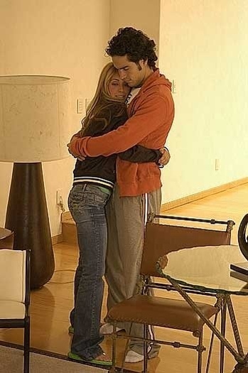 1a1b4d90e17f3 - Anahi si Alfonso