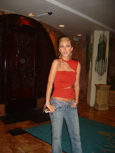 15285720ax4 - 00 Anahi 002