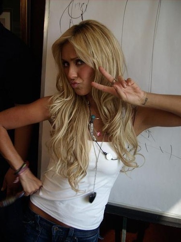 1246377493470_f - 00 Anahi 002