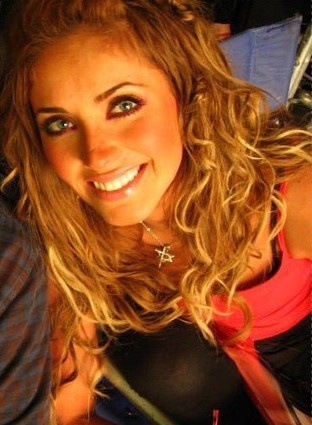 1254539591677_f - 00 Anahi 002