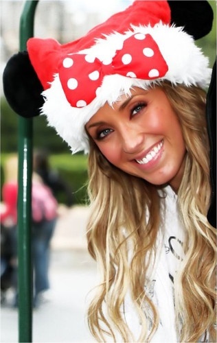 1255442659569_f - 00 Anahi 002