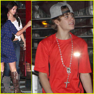 selena-gomez-justin-bieber-tour-bus - selena gomez si justin bieber