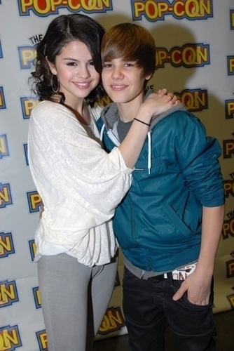 Selena-Gomez-with-Justin-Bieber-selena-gomez - selena gomez si justin bieber