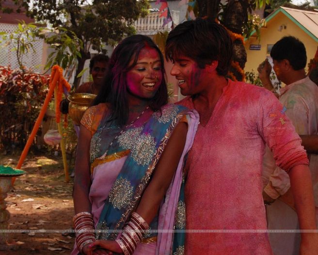 33128-ranvir-and-ragini-enjoying-holiui