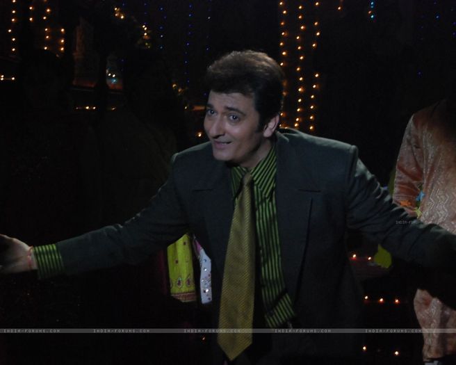 33221-indrajit-rajvansh-doing-dancepo