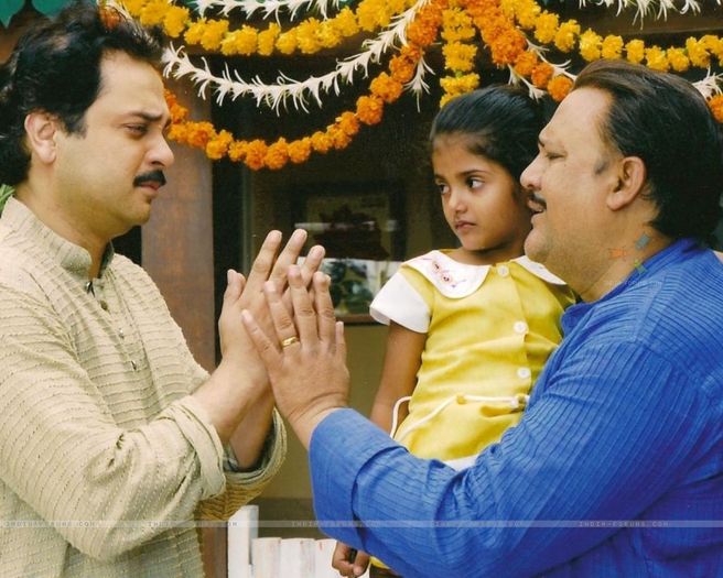 33270-mahesh-thakur-and-alok-nath-as-sadhana-and-ragini-father-in-sapn