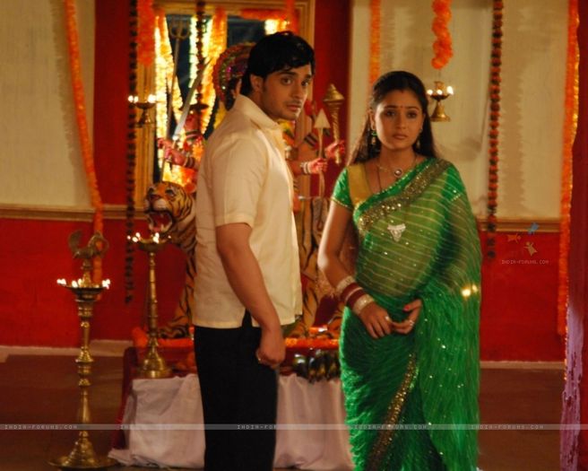 33298-alekh-and-sadhna-looking-shockedo