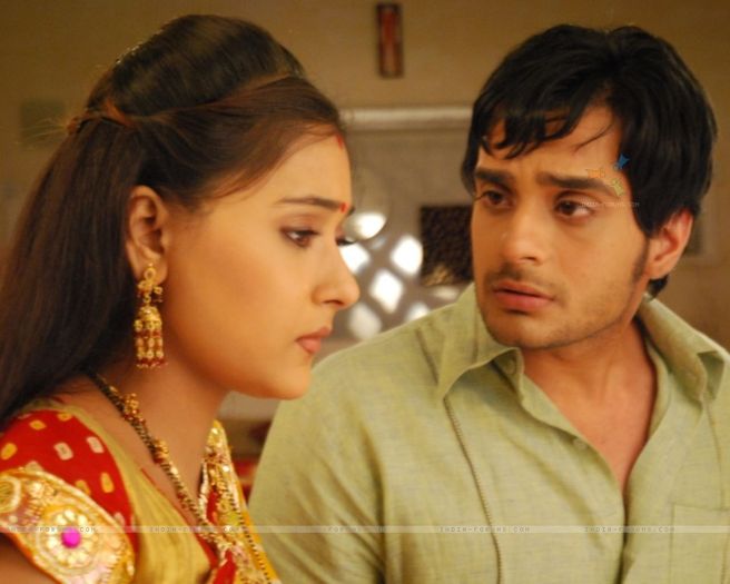 33354-alekh-asking-question-to-sadhnap0 - SAPNA BABUL KA BIDAAI ALL PICTURES AND WALLPAPERS