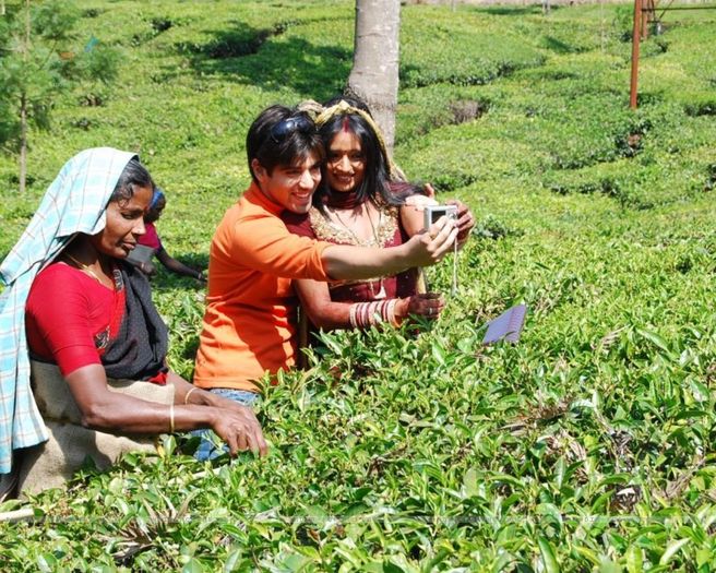 33155-ranvir-and-ragini-clicking-their-photooi - SAPNA BABUL KA BIDAAI ALL PICTURES AND WALLPAPERS